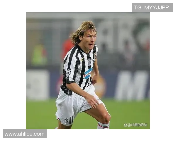 最佳队长足球明星的荣耀与责任：他们如何引领球队走向胜利